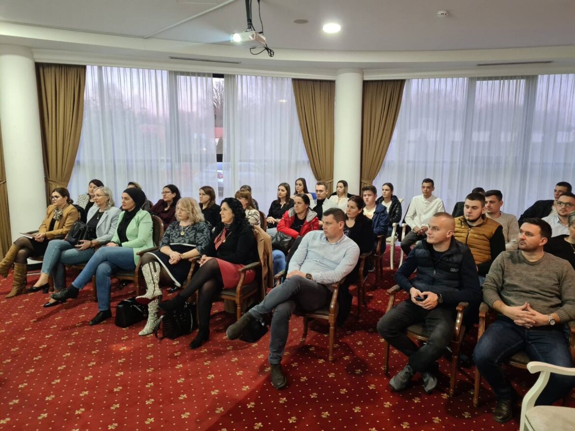 Živinice: Održano predavanje na temu: “Žene i mladi u političkom životu BiH”