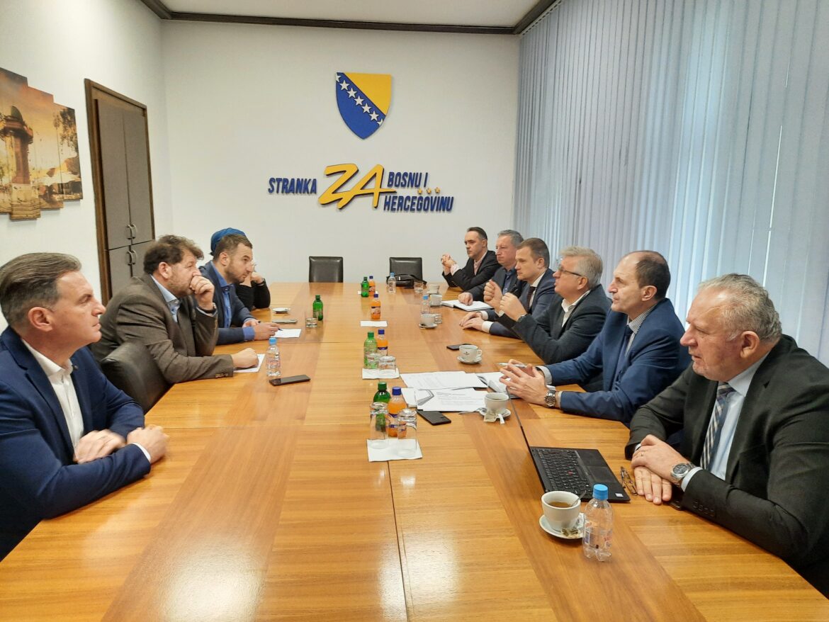 Predstavnici UPFBiH i Stranke za BiH razgovarali o smanjenju doprinosa, zadržavanje radne snage i povećanju plaće zaposlenih u realnom sektoru