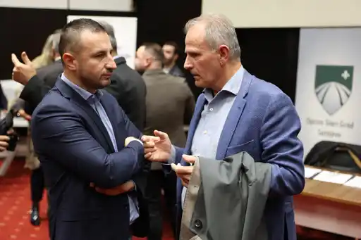 IMG-49a64a04823c8dd5dd739a4d6c6e1442-V