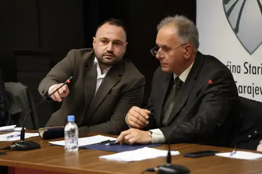 IMG-4f20b2fe1a02cf4bad4cfd3ece8e3b53-V