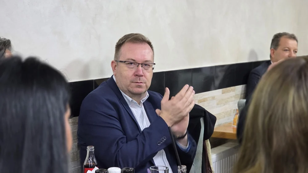 IMG-220d69f65cbb1349c4e5125292b2542a-V