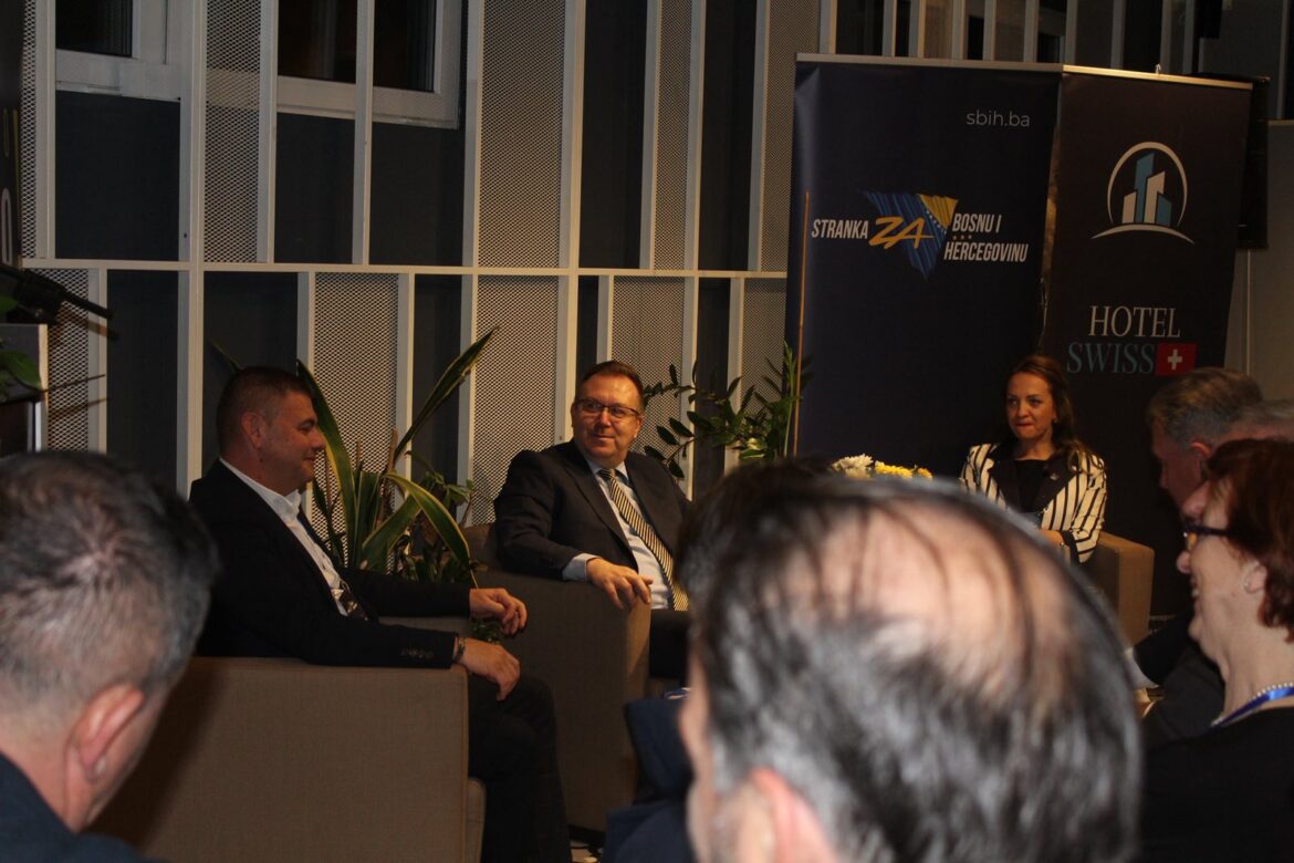 IMG-b71afbe59759480371ba087e4a73fe3d-V