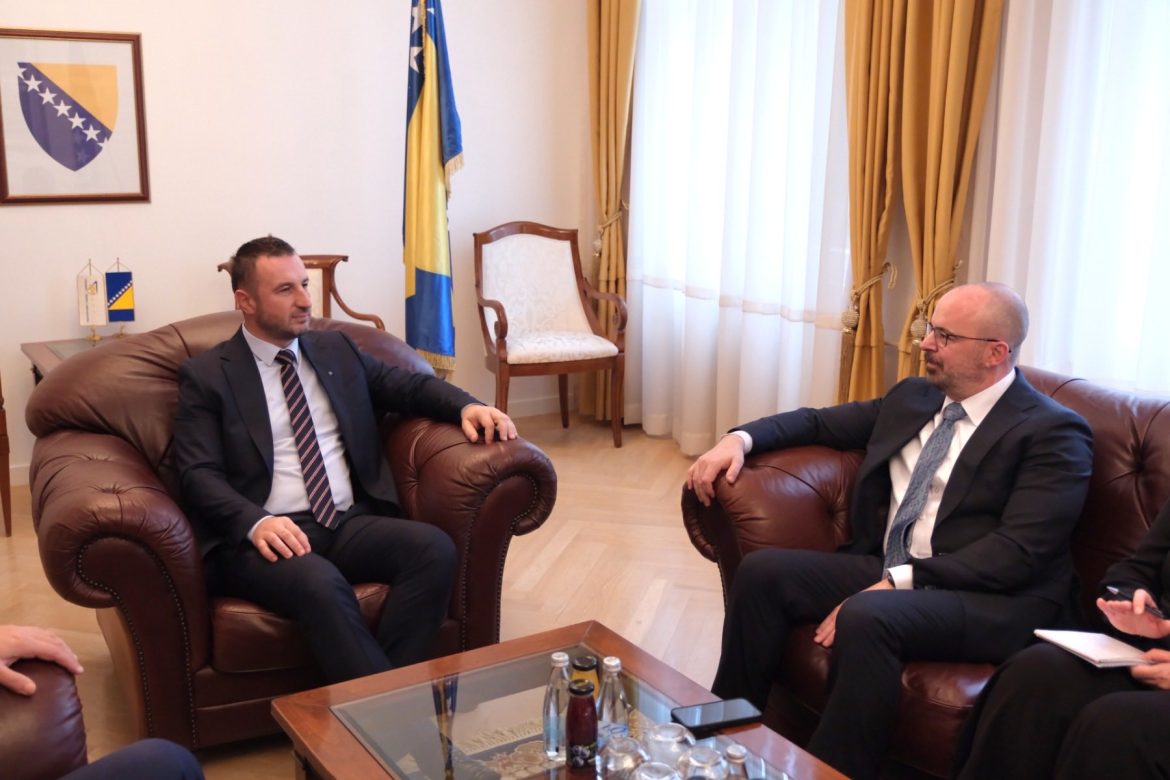EFENDIĆ PRIMIO OTPRAVNIKA POSLOVA AMBASADE SAD-a: JAČATI EKONOMSKU SARADNJU BOSNE I HERCEGOVINE I SJEDINJENIH AMERIČKIH DRŽAVA